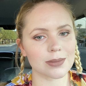 Meet your Posher, Gabrielle